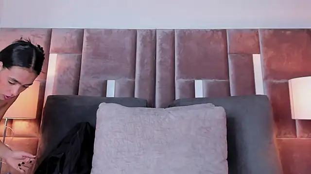 Nia Bunny online show from 11.19.25