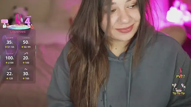 Snapshot of JulietDream chatting on 10.22.25 JulietDream online show from 10.22.25