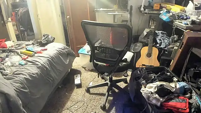 Snapshot of deadpi chatting on 12.10.24 deadpi online show from 12.10.24