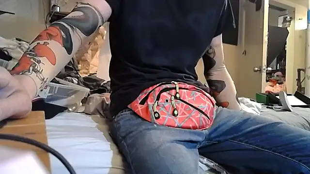 Snapshot of deadpi chatting on 02.14.25 deadpi online show from 02.14.25