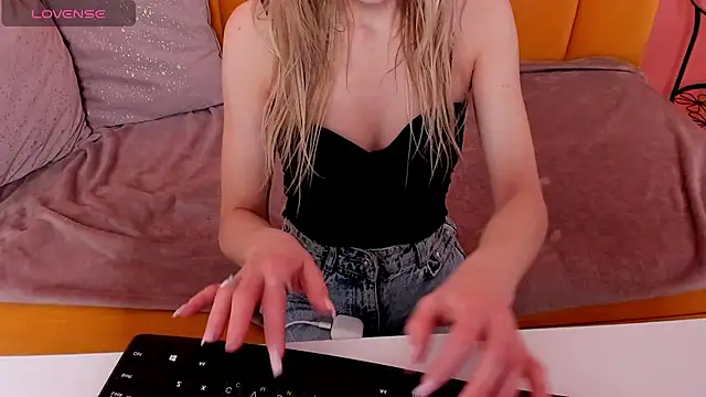 Diana Garrett online show from 11.26.25