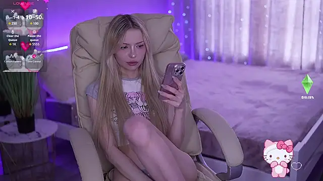 Snapshot of EviStar chatting on 10.13.25 EviStar online show from 10.13.25