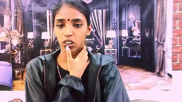 Snapshot of IndianSexySlender chatting on 10.26.25 IndianSexySlender online show from 10.26.25