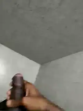 Snapshot of biggest_lund_ chatting on 12.30.24 biggest lund online show from 12.30.24