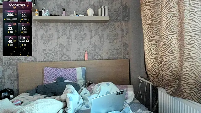 Snapshot of purebeautie13 chatting on 12.20.24 purebeautie13 online show from 12.20.24