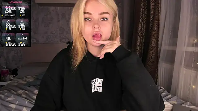 Snapshot of purebeautie13 chatting on 01.26.25 purebeautie13 online show from 01.26.25