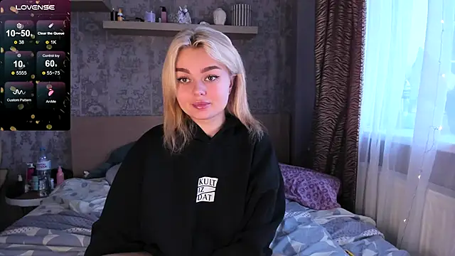 Snapshot of purebeautie13 chatting on 01.27.25 purebeautie13 online show from 01.27.25