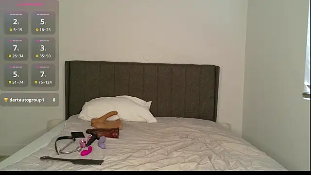 Snapshot of misscatxo chatting on 10.11.25 misscatxo online show from 10.11.25