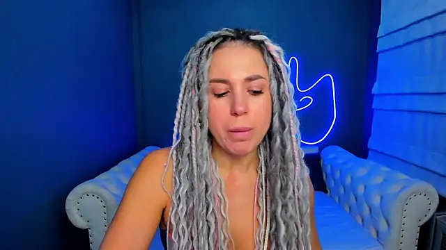 Snapshot of rock_n_roxy chatting on 11.06.25 rock n roxy online show from 11.06.25