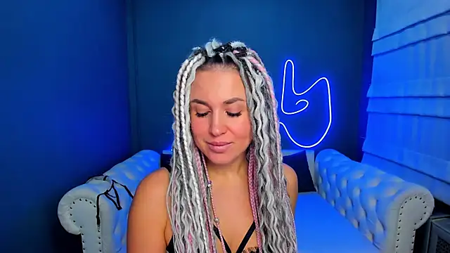 Snapshot of rock_n_roxy chatting on 11.14.25 rock n roxy online show from 11.14.25