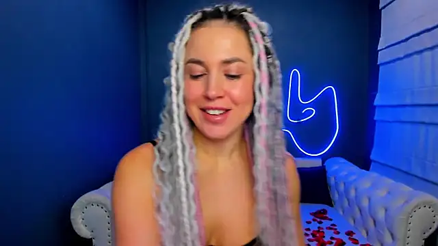 Snapshot of rock_n_roxy chatting on 11.29.25 rock n roxy online show from 11.29.25