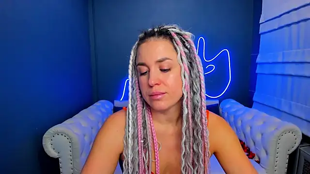 Snapshot of rock_n_roxy chatting on 12.03.25 rock n roxy online show from 12.03.25