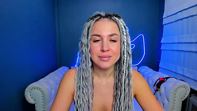 Snapshot of rock_n_roxy chatting on 12.14.25 rock n roxy online show from 12.14.25