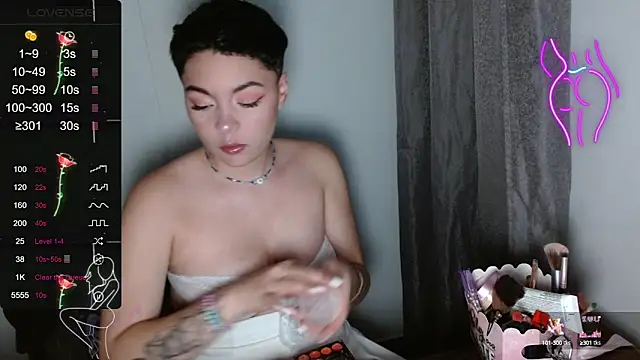 TRIXIE TANG28 online show from 03.07.25