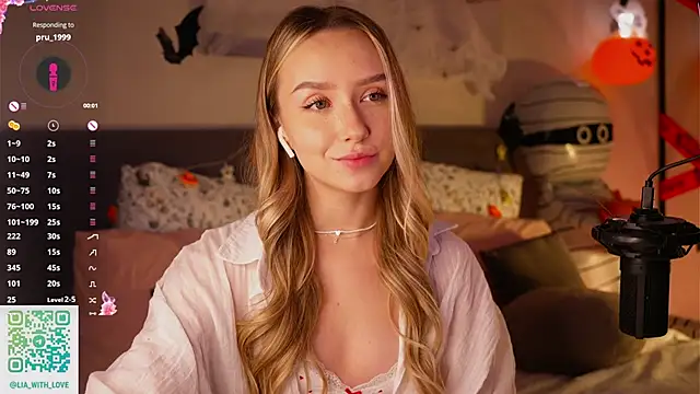 HollisBeckett online show from 10.27.25