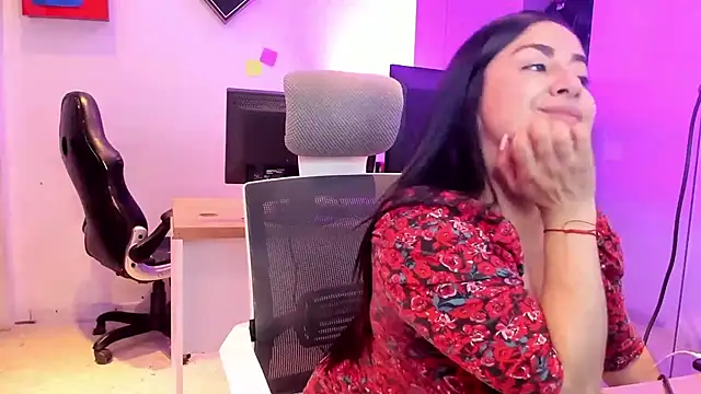 Kimkalifa  online show from 10.17.25