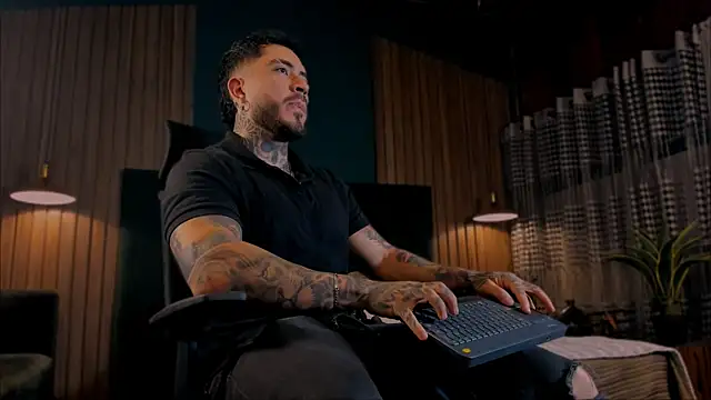 LeoSalvatore  online show from 02.04.25