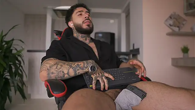 LeoSalvatore  online show from 11.14.25