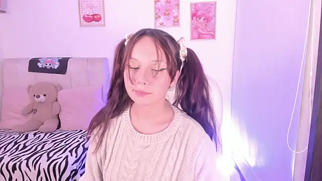 missdaphnee  online show from 01.17.25