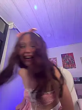 missdaphnee  online show from 03.16.25