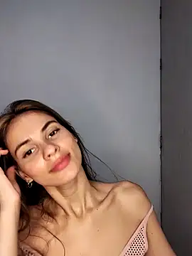 cuteluci  online show from 01.05.25