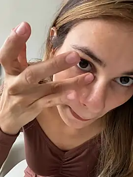 cuteluci  online show from 01.05.25