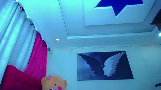 Snapshot of NahomiCamper chatting on 12.14.25 NahomiCamper online show from 12.14.25