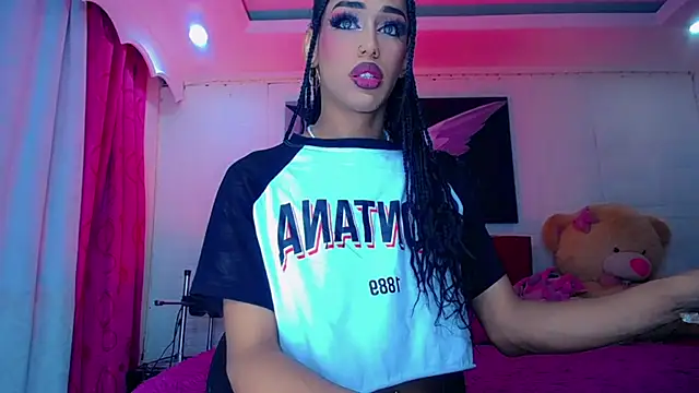 Snapshot of NahomiCamper chatting on 01.12.26 NahomiCamper online show from 01.12.26