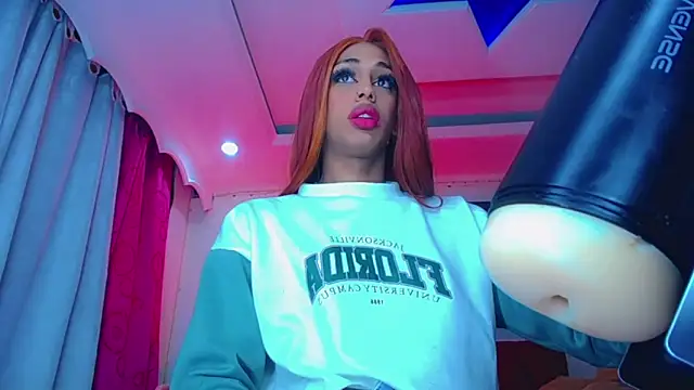 Snapshot of NahomiCamper chatting on 01.14.26 NahomiCamper online show from 01.14.26