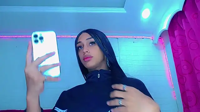 Snapshot of NahomiCamper chatting on 03.19.26 NahomiCamper online show from 03.19.26