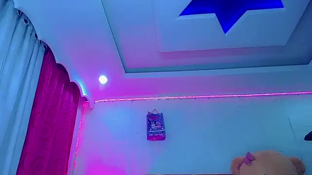 Snapshot of NahomiCamper chatting on 04.07.26 NahomiCamper online show from 04.07.26