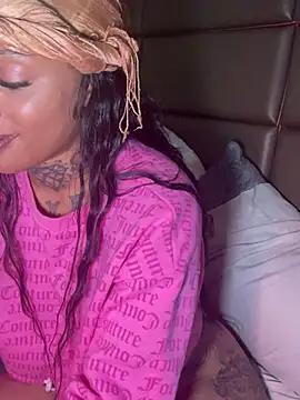 CrownedNyaries online show from 01.02.25