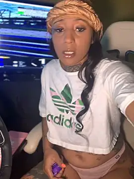 CrownedNyaries online show from 02.25.25