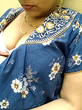 Snapshot of samitasharma chatting on 10.28.25 samitasharma online show from 10.28.25