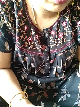 Snapshot of samitasharma chatting on 10.30.25 samitasharma online show from 10.30.25