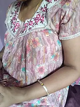 Snapshot of samitasharma chatting on 11.02.25 samitasharma online show from 11.02.25