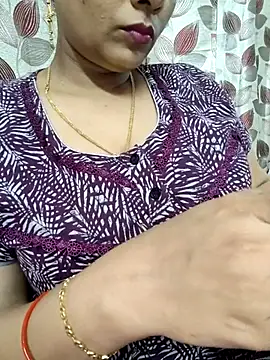 Snapshot of samitasharma chatting on 11.02.25 samitasharma online show from 11.02.25