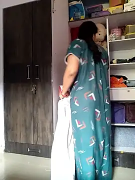 Snapshot of samitasharma chatting on 11.04.25 samitasharma online show from 11.04.25