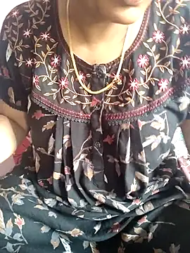 Snapshot of samitasharma chatting on 11.07.25 samitasharma online show from 11.07.25