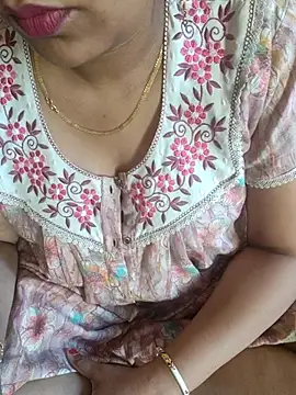 Snapshot of samitasharma chatting on 11.08.25 samitasharma online show from 11.08.25