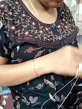 Snapshot of samitasharma chatting on 11.08.25 samitasharma online show from 11.08.25