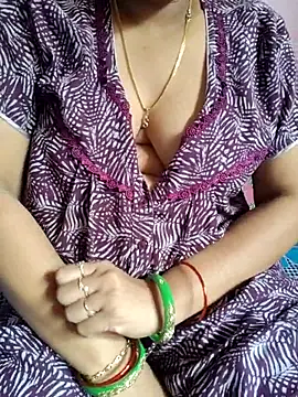 Snapshot of samitasharma chatting on 11.11.25 samitasharma online show from 11.11.25