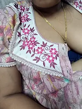 Snapshot of samitasharma chatting on 11.14.25 samitasharma online show from 11.14.25