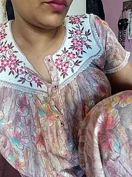 Snapshot of samitasharma chatting on 12.16.25 samitasharma online show from 12.16.25