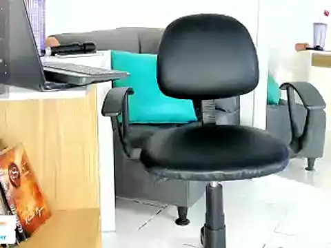 Snapshot of Zhara_becherovka chatting on 01.20.25 Zhara becherovka online show from 01.20.25