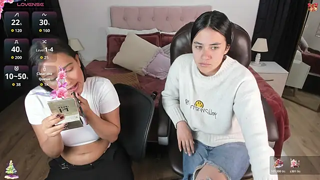 Snapshot of Icysweetcam chatting on 11.08.25 Icysweetcam online show from 11.08.25