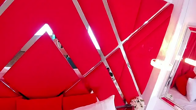 Snapshot of ArticaBelle chatting on 01.04.25 ArticaBelle online show from 01.04.25