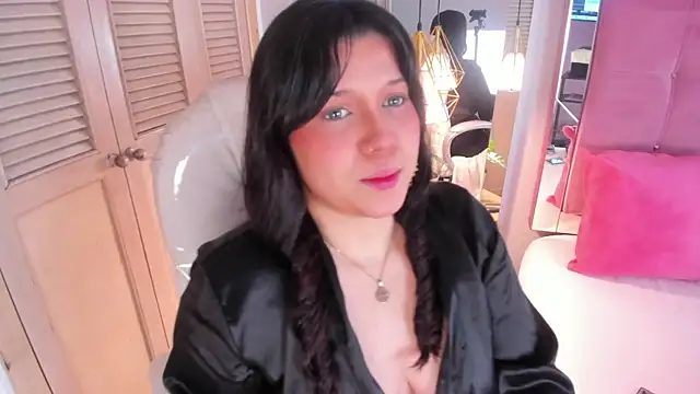 Snapshot of ArticaBelle chatting on 01.18.25 ArticaBelle online show from 01.18.25