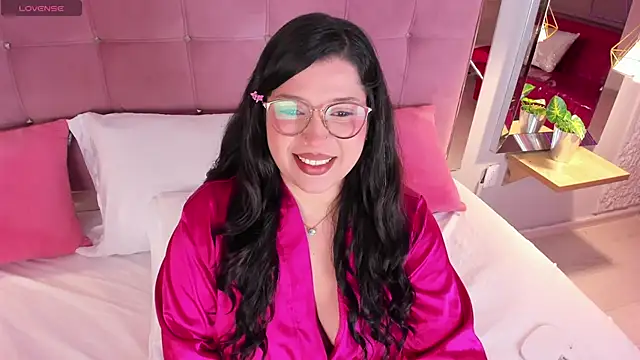 Snapshot of ArticaBelle chatting on 11.27.25 ArticaBelle online show from 11.27.25