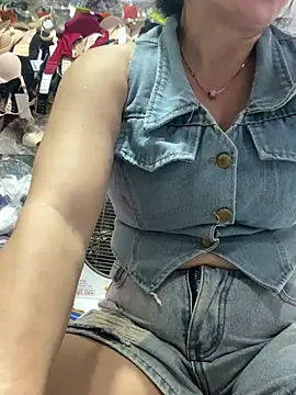 Snapshot of Cesywet chatting on 09.10.25 Cesywet online show from 09.10.25